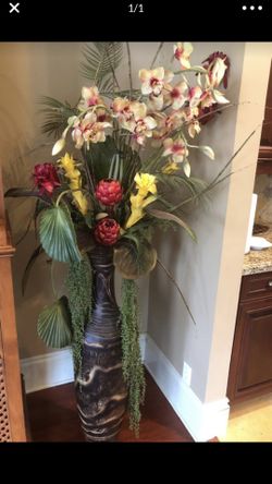 Artificial flower vase