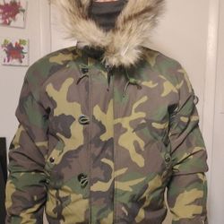 Polo Ralph Lauren Camo Faux Fur Trim Down Parka Jacket Mens size Medium