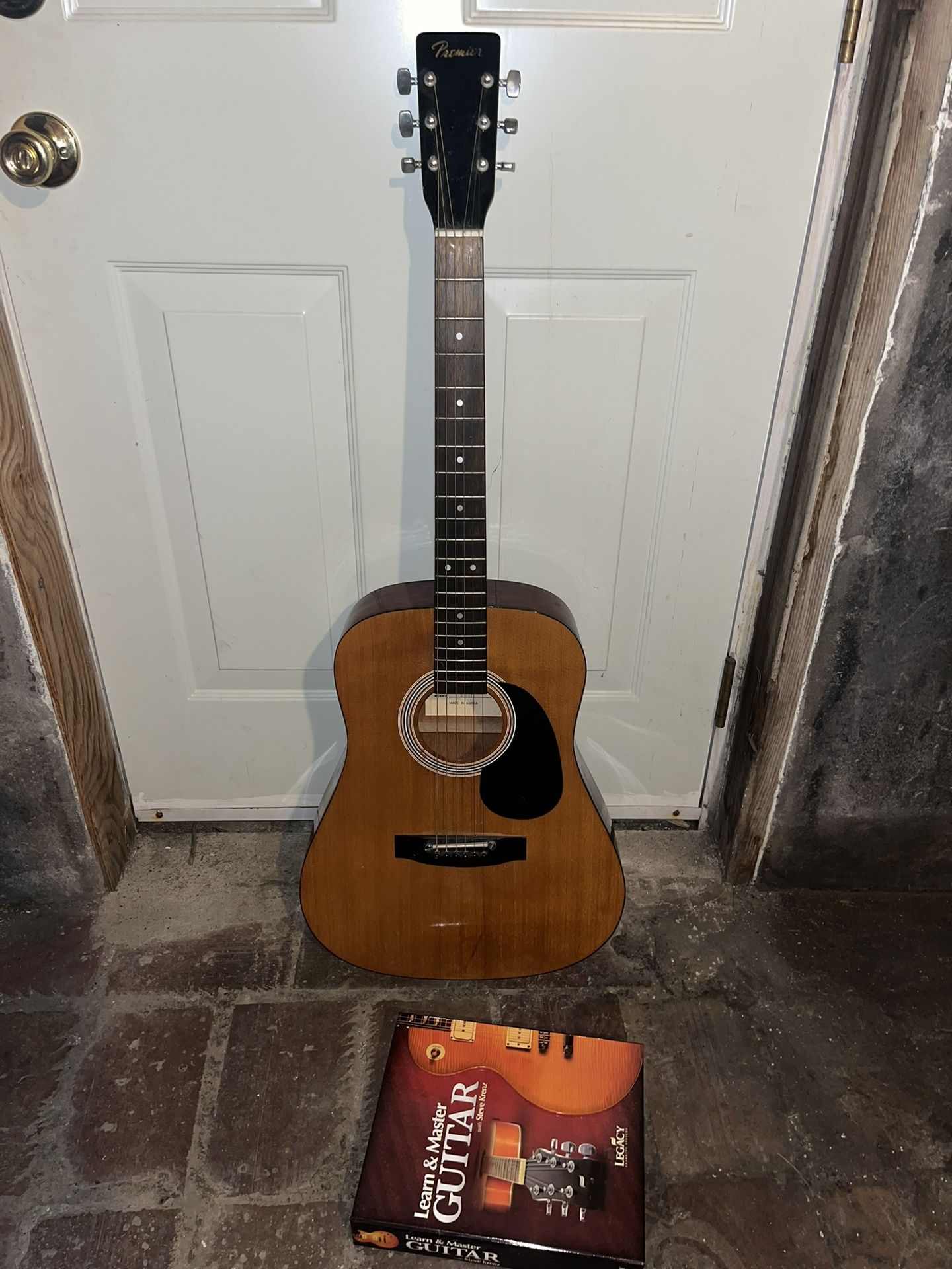 Premier R267 Acoustic Guitar + Learn and master guitar with Steve Krenz Lessons