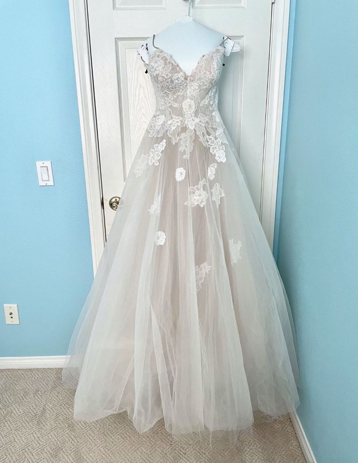 Monique Lhullier Wedding Dress