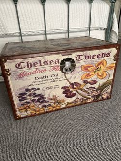 Vintage Style Storage/Display Trunk, Rare! (moving must sell)