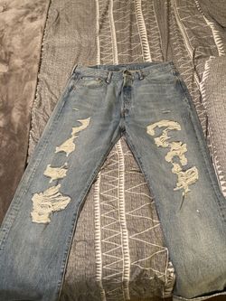 Levi’s ripped jeans