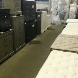 Queen Pillowtop Mattress Set