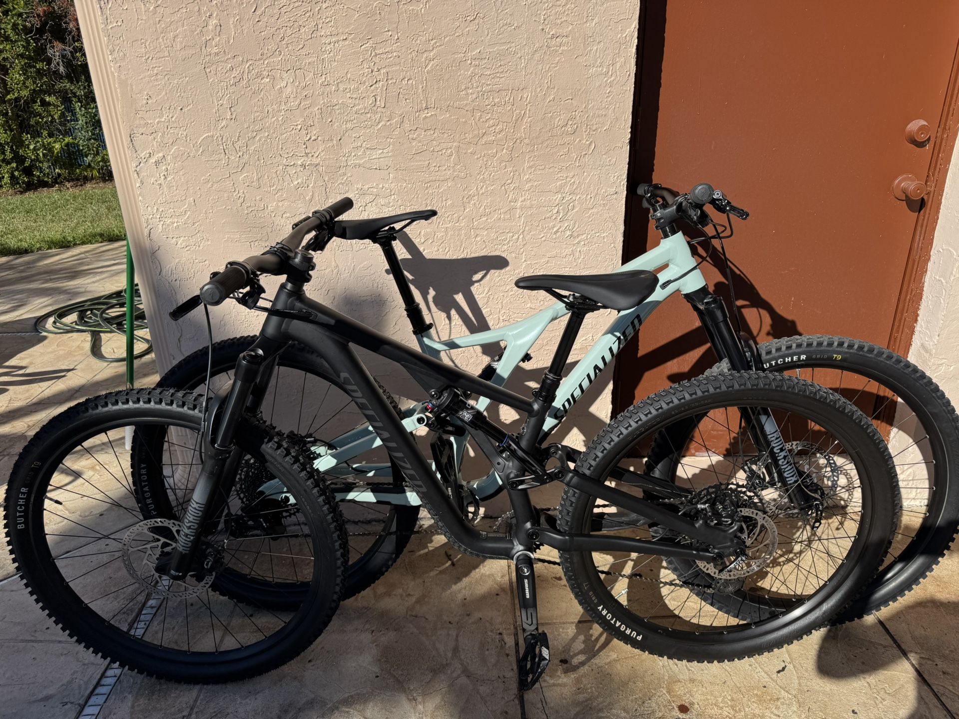 TWO MOUNTAIN BIKES SJ ALLOY ( SPECIALIZED STUMPJUMPER ALLOY)