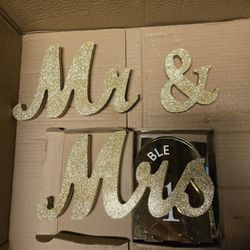 Gold Glitter Mr & Mrs sign 