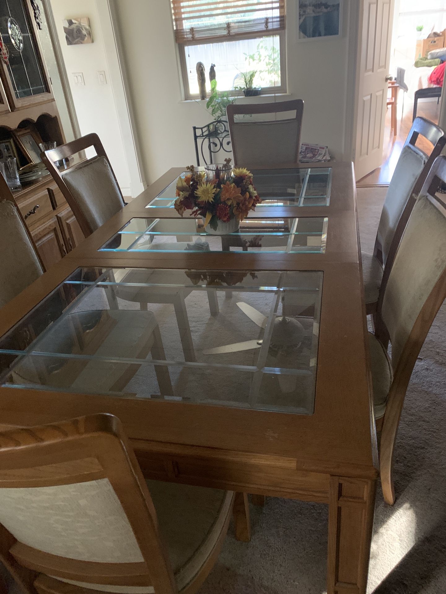 Beautiful Maple and glass Dining Room Set, Seats 4, 6 Or 8, With 2 Leafs. Table Pulls apart. 6 Chairs. Chairs might need Reopostering.