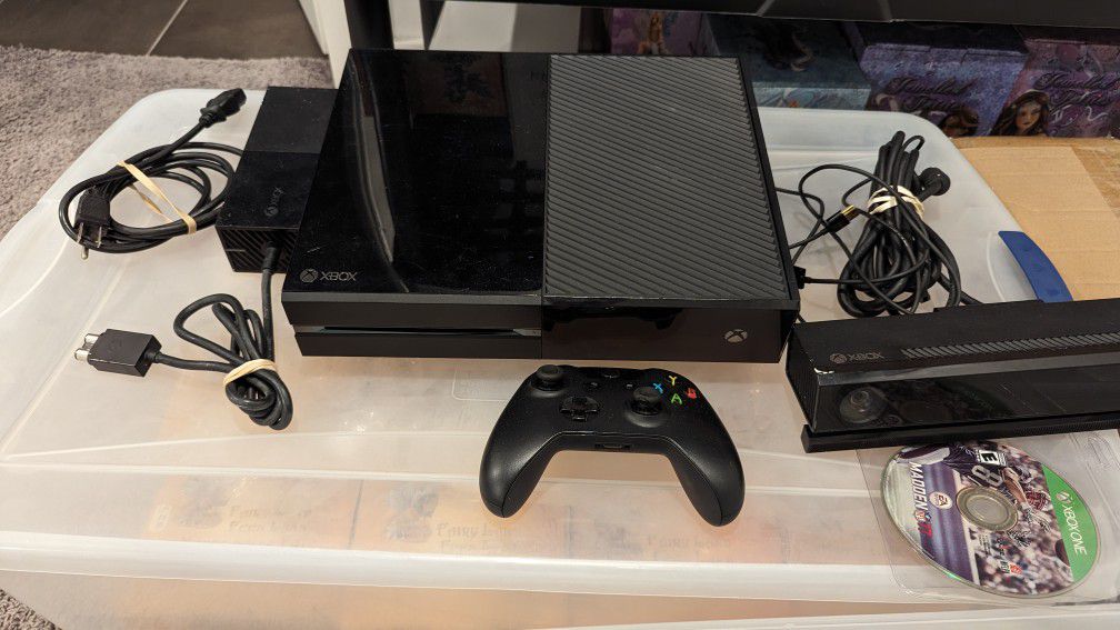 Xbox one + Kinect + Controller + Cables + 1 Game