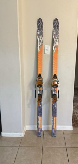 Traverse (cross mountain) Skies