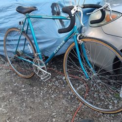 Very Nice Schwinn World Road Bike Rides Shifts And Stops GREAT 