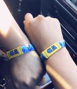 Selling 2 GA bands for Sunday only we can meet up Saturday night or Sunday morning