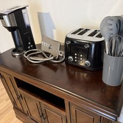 Value: $200+…..All For $99. Kuerig, 4 Slot Toaster/Bagels, Kitchenware & Shower Head w/Wand. 