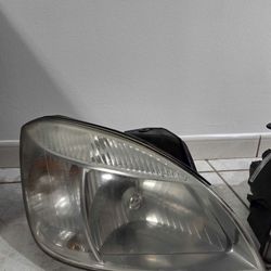2006-2009 Kia Rio Headlights (used)
