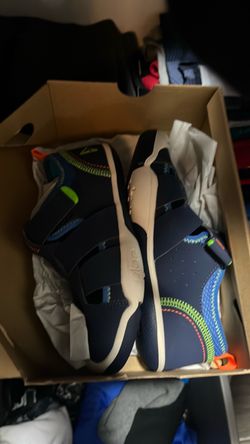 Plea Sandals new size youth 1