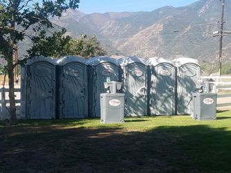 PORTABLE RESTROOMS - BAÑO