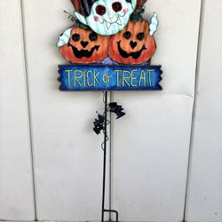 Vintage 2003 MSI Halloween “Trick or Treat” Vampire & Pumpkins Metal Garden Stake