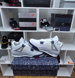 Jordan 4 Retro Midnight Navy size 6 Men