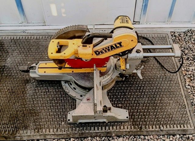 DEWALT 12 " Sliding Double Bevel Electric Miter Saw