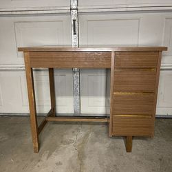 Small desk all drawers work (Best offer)
