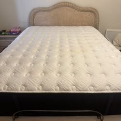 Bad Remote -controlled, Mattress And Two Nightstands 