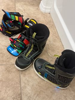 Snowboard boots