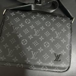 Men’s Louis Vuitton Messenger Handbag
