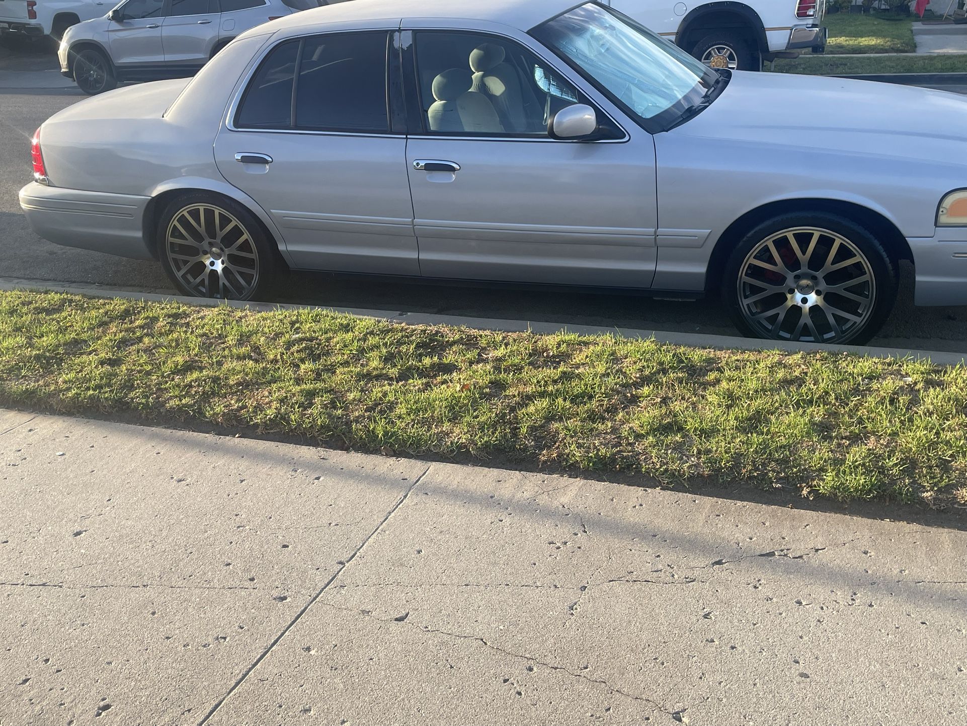 FORD GRAND VICTORIA 2002
