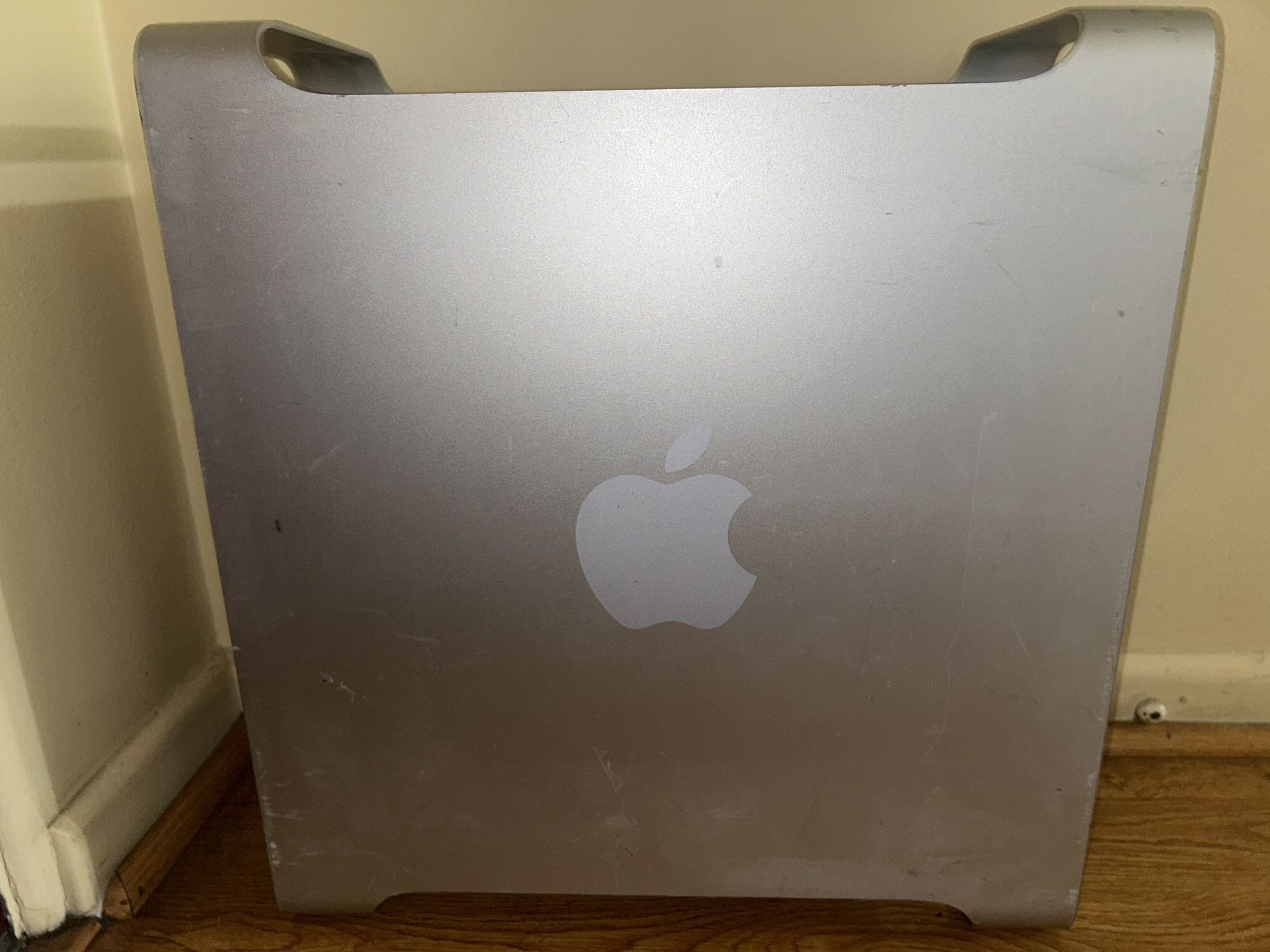 MacPro A1186: 250GB Hard Drive, 32GB Ram, 2600XT Video card