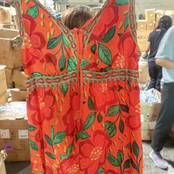 Shoes and clothes are available all year round, wholesale and retail integrated, starting from $1 for the whole audience.