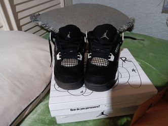 Air Jordan 4 retro  white thunder
