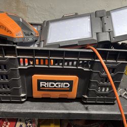 RIDGID Work Bundle – Wet/Dry Vac + LED Light + Charger + Crate