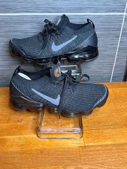 Nike Air VaporMax Flyknit Sneakers size 6.5