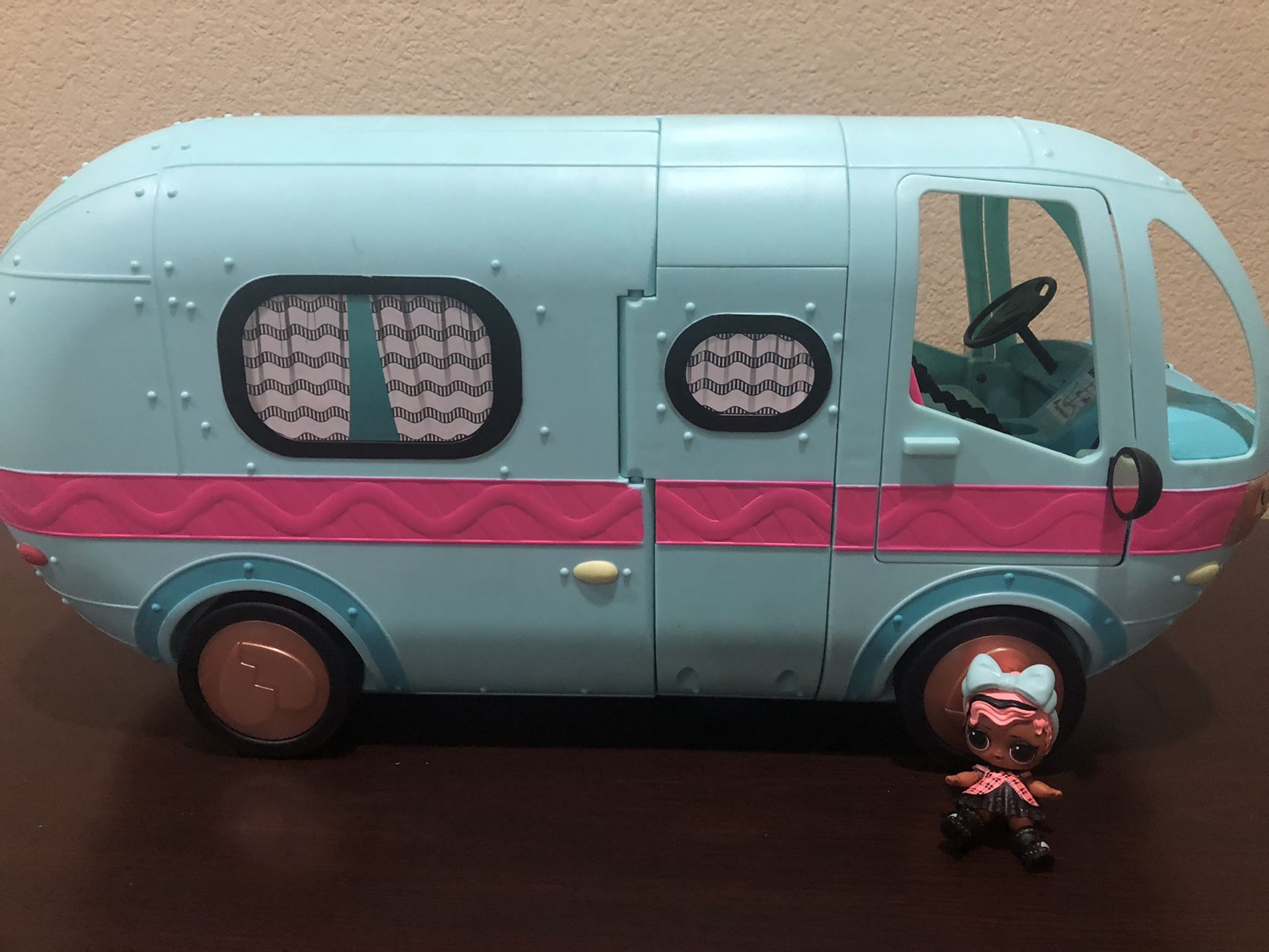 Lol surprise 2 in 1 Glamper Fashion Camper with all accessories