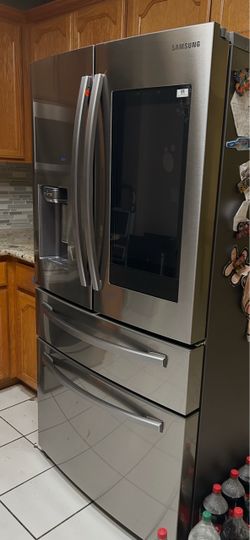 Samsung family hub refrigerator