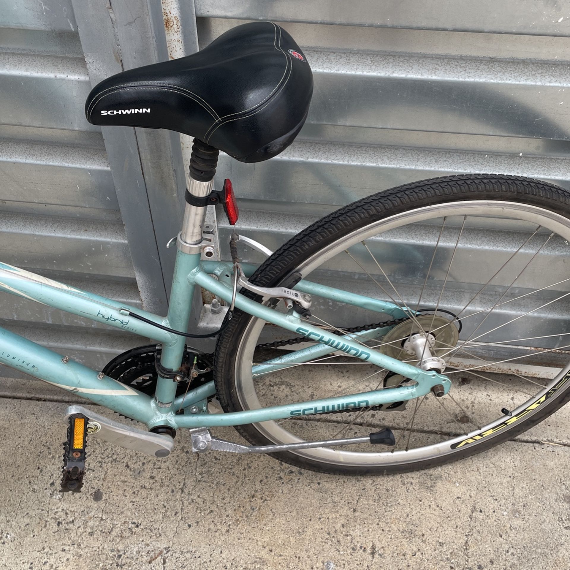schwinn avenue hybrid bicycle Schwinn Avenue Hybrid City Cruiser Bike Small for Sale in Oceanside, CA