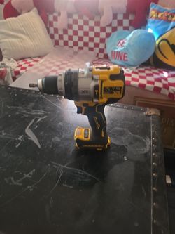 Dealt 20 V Brushless Drill