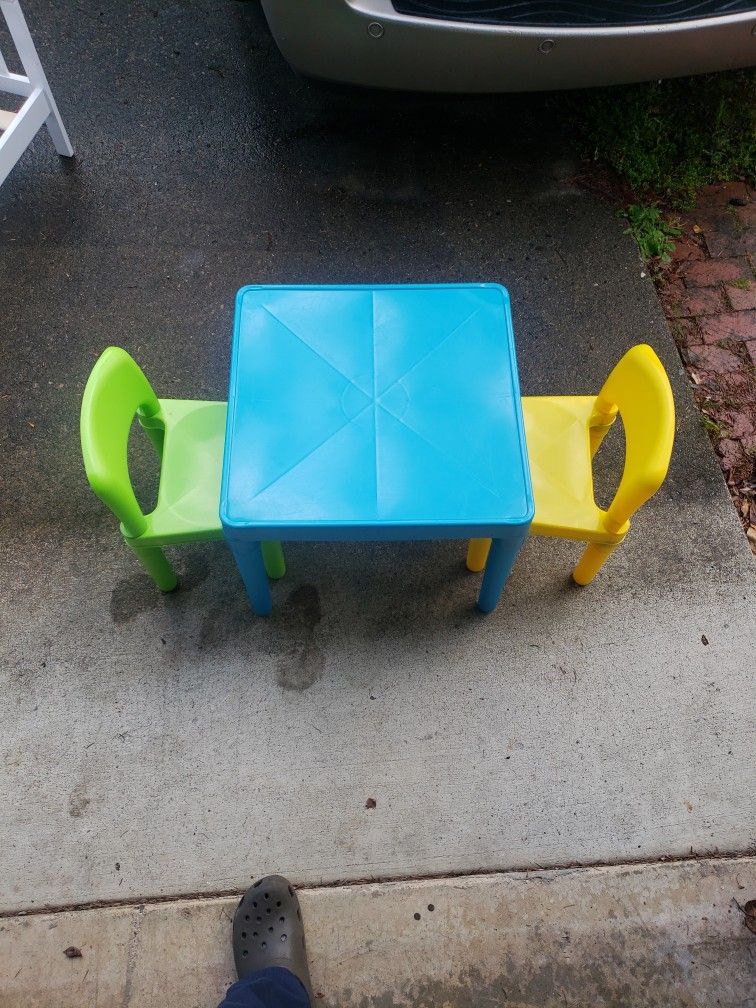 Kid Table And Chairs 