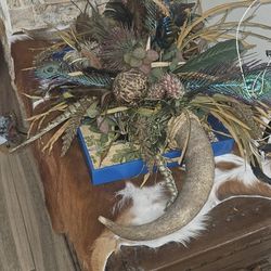 HOME DECOR WITH HORNS ON EACH SIDE.