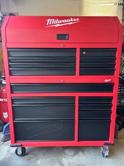 46” Milwaukee Tool Chest 16-Drawer