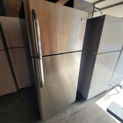 Top Freezer Refrigerator