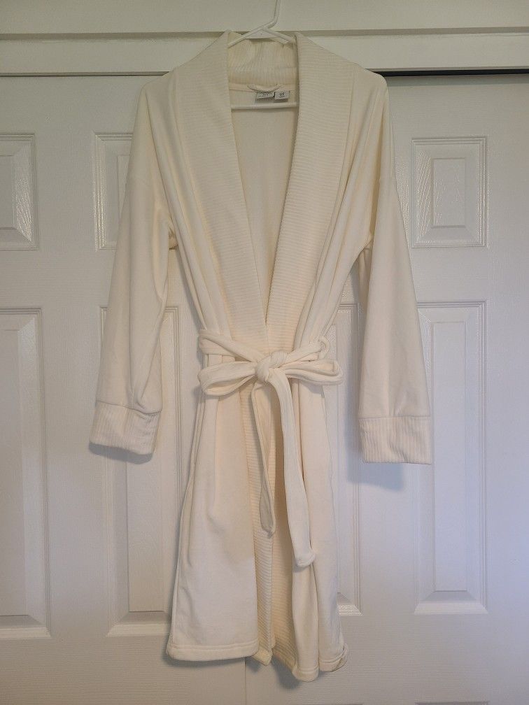 NWOT Cupcakes and Cashmere Collared Robe w/ Belt Cream sz M