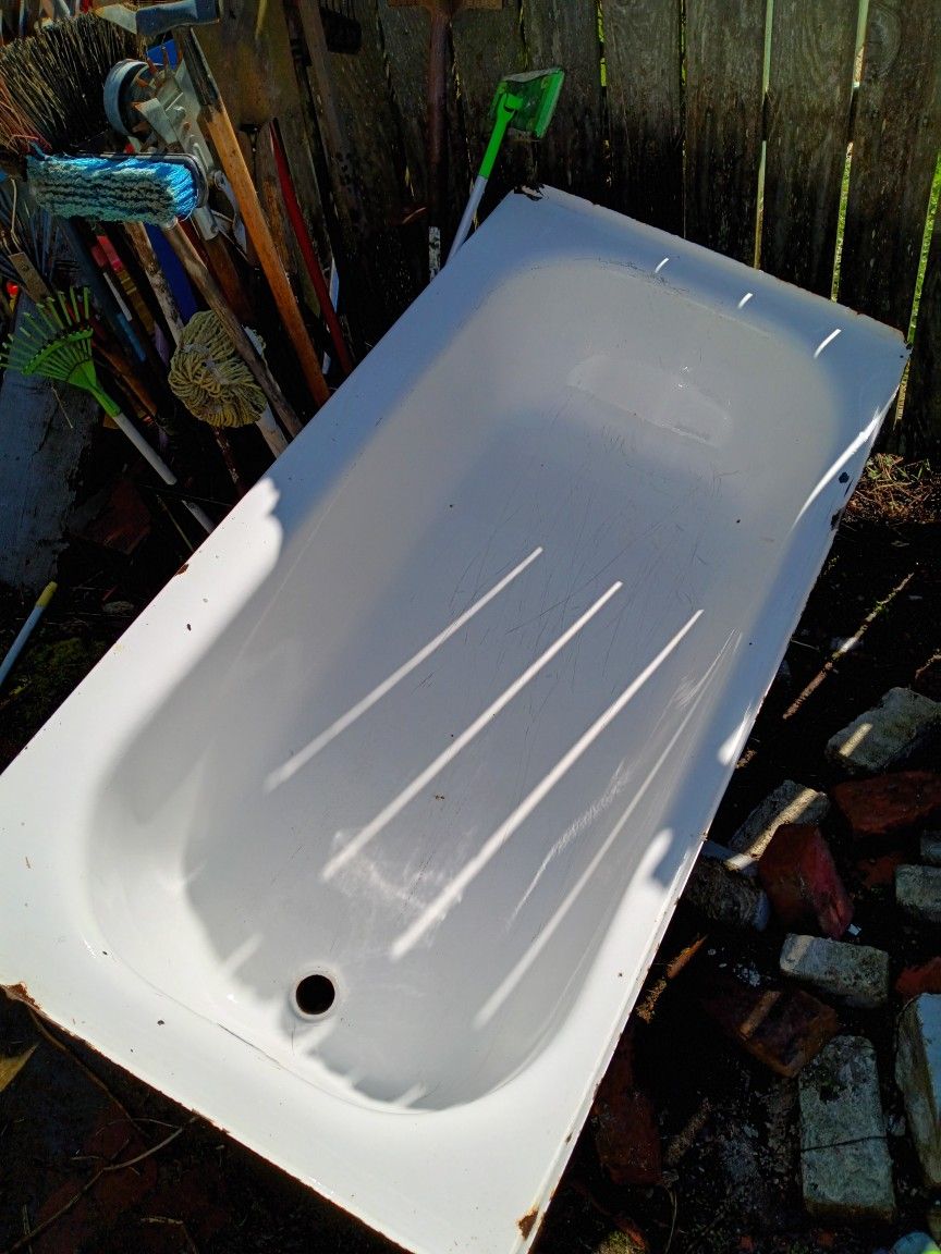 vintage-cast-iron-bathtub-for-sale-in-everett-wa-offerup