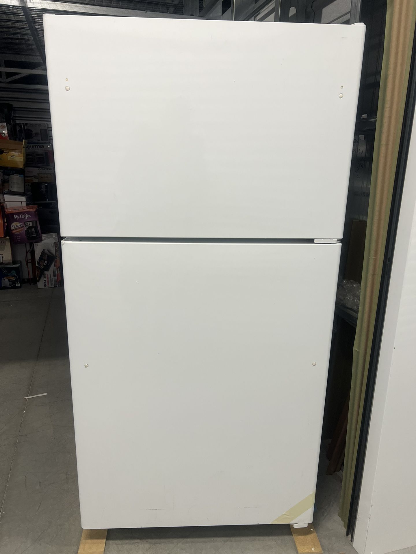 Selling Refrigerator GE 33” Wide In White 