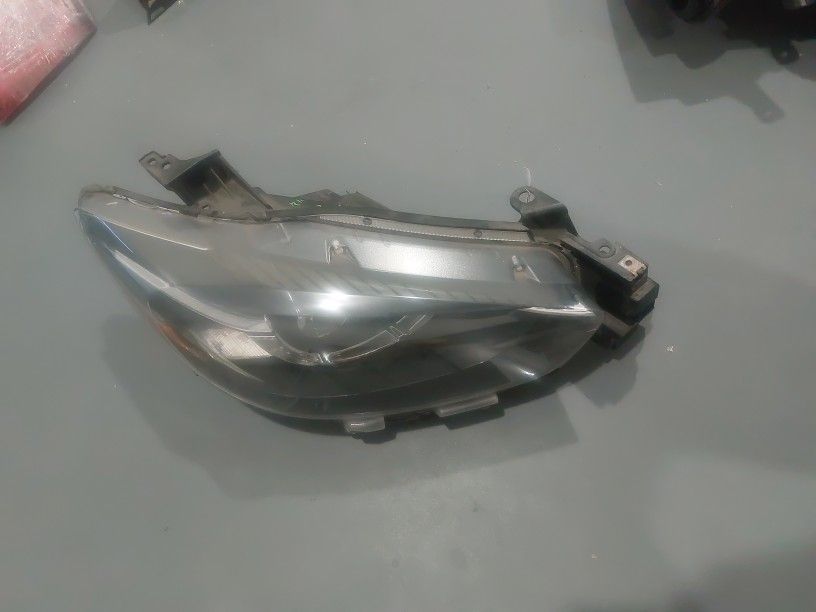 2013  Mazda CX5 RIGHT HEADLIGHT 