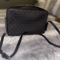 New Women’s Crossbody Michael Kors