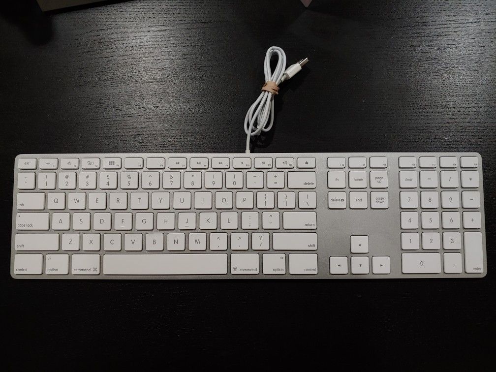 Apple wired keyboard with 10 key