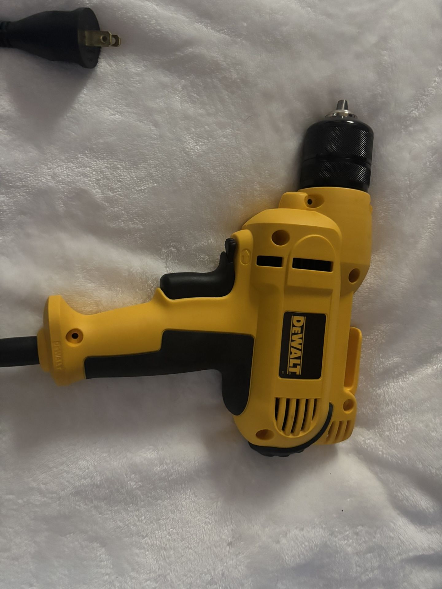DEWALT 3/8" (10mm) VSR DRILL