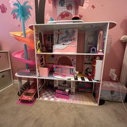 LOL Doll House - New Condition!!