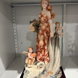 Figurine Decor