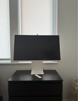 32" Smart Monitor M8 (M80D) 4K UHD with Streaming TV, Speakers, USB-C, Ergonomic Stand and SlimFit Camera