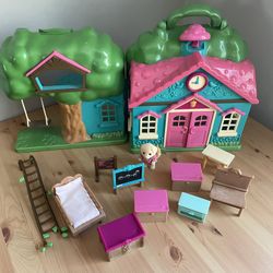 Calico Critters School House Playset & Hospital Check Up Furniture Dollhouse Lot 
